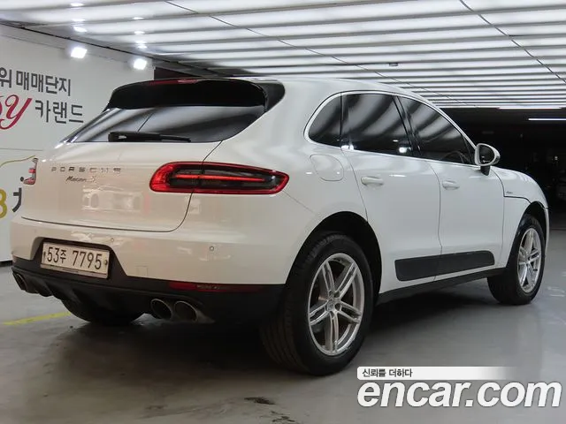 Porsche Macan 2015 thumb 3