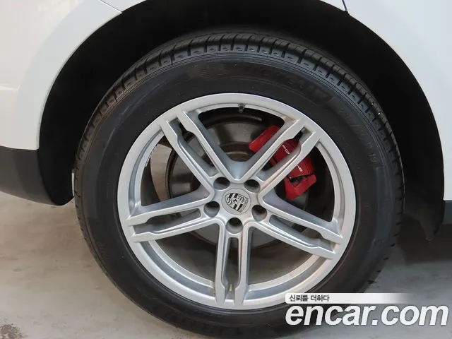 Porsche Macan 2015 thumb 5