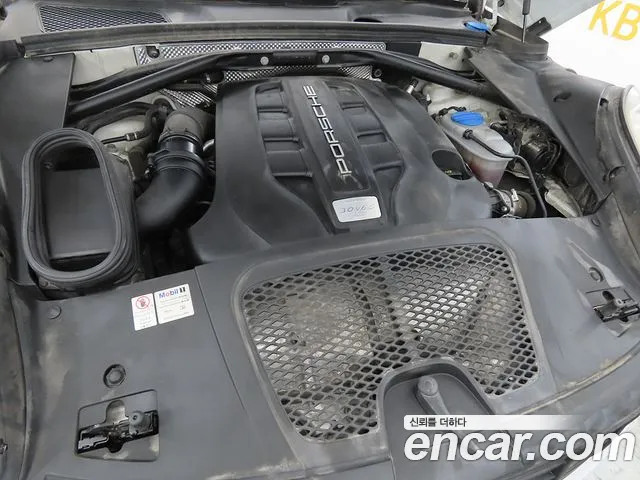 Porsche Macan 2015 thumb 6