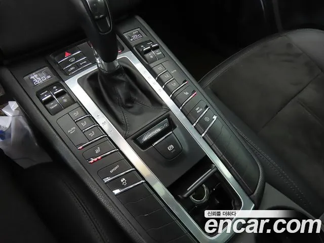 Porsche Macan 2015 thumb 9