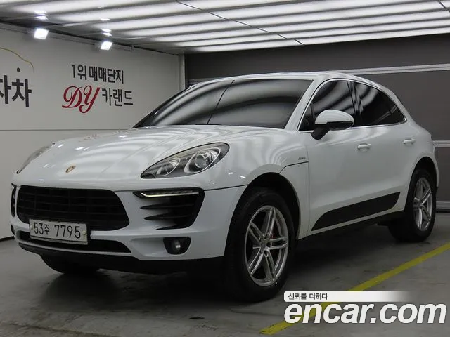 Porsche Macan 2015 thumb 11