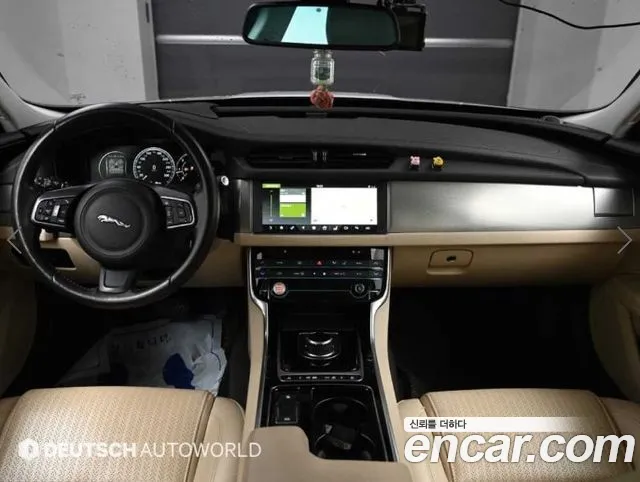 Jaguar XF 2016 thumb 7