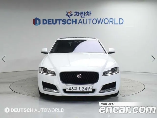 Jaguar XF 2016 thumb 12