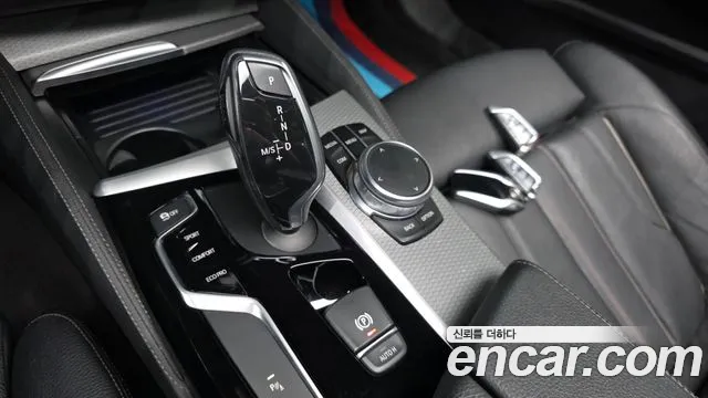 BMW 5-Series 2017 thumb 8