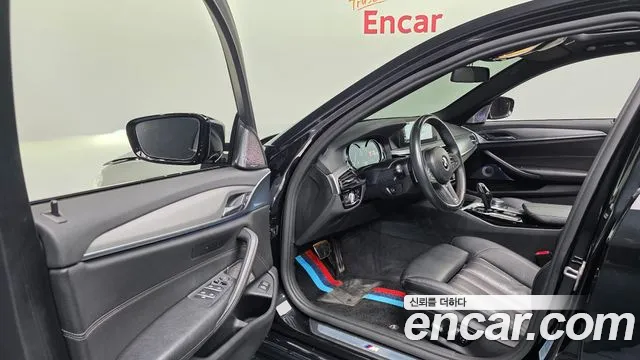BMW 5-Series 2017 thumb 9