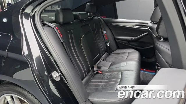 BMW 5-Series 2017 thumb 10