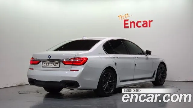 BMW 7-Series 2016 thumb 2
