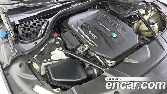 BMW 7-Series 2016 thumb 6