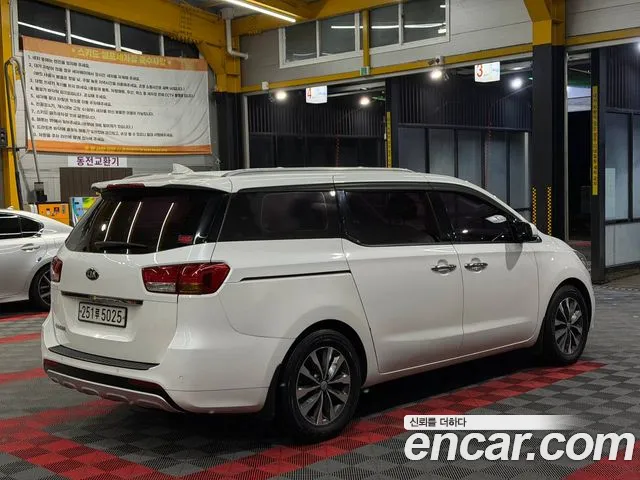 Kia Carnival 2017 thumb 4