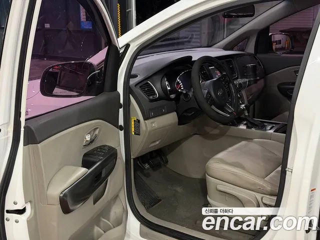 Kia Carnival 2017 thumb 6