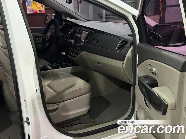 Kia Carnival 2017 thumb 7