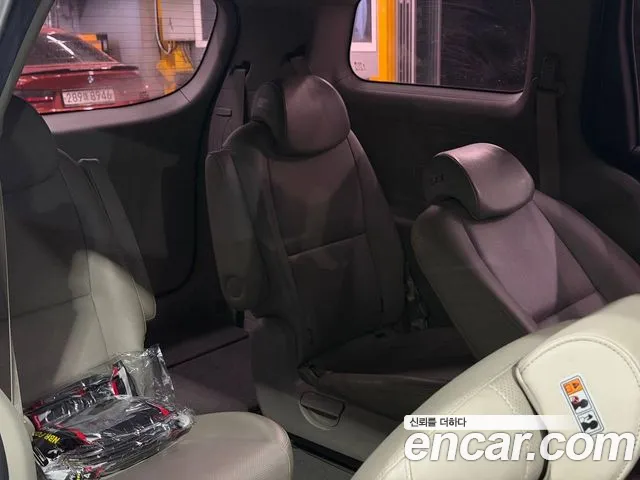 Kia Carnival 2017 thumb 8