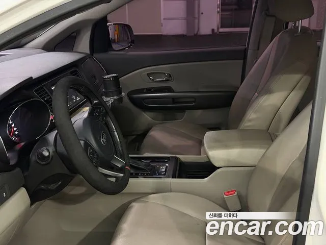 Kia Carnival 2017 thumb 9