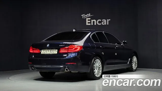 BMW 5-Series 2019 thumb 2