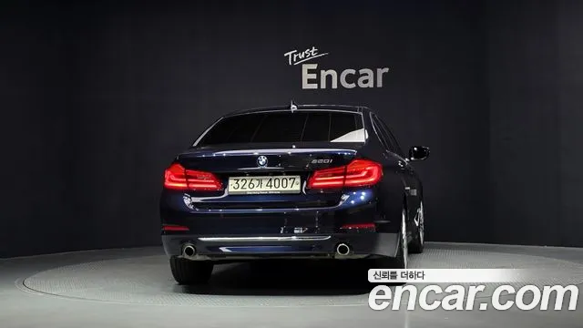 BMW 5-Series 2019 thumb 4