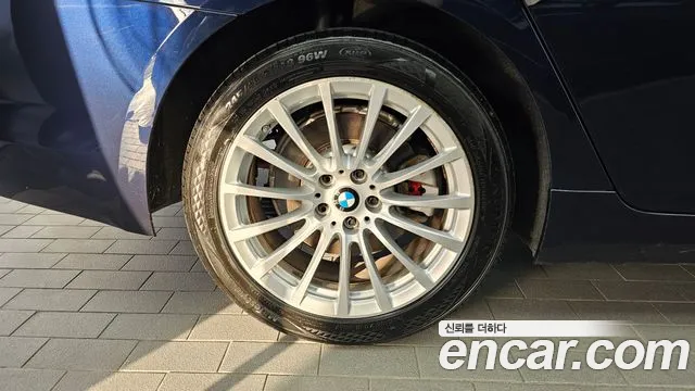 BMW 5-Series 2019 thumb 5