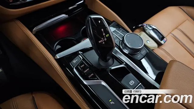 BMW 5-Series 2019 thumb 9