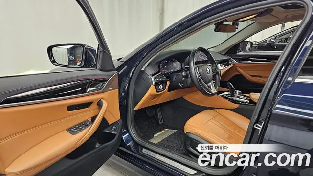 BMW 5-Series 2019 thumb 10