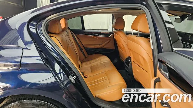 BMW 5-Series 2019 thumb 12