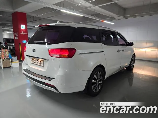 Kia Carnival 2016 thumb 2
