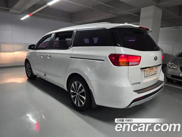 Kia Carnival 2016 thumb 4