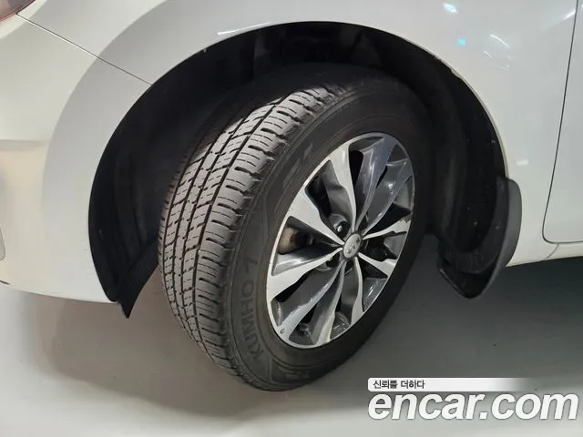 Kia Carnival 2016 thumb 5