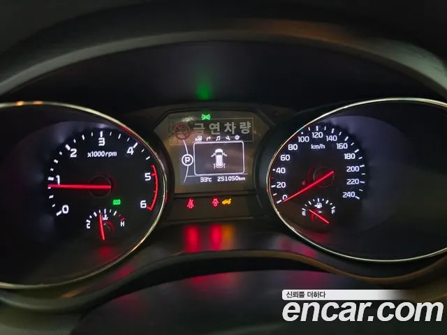 Kia Carnival 2016 thumb 8