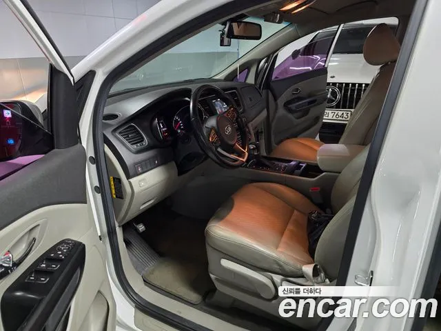 Kia Carnival 2016 thumb 10
