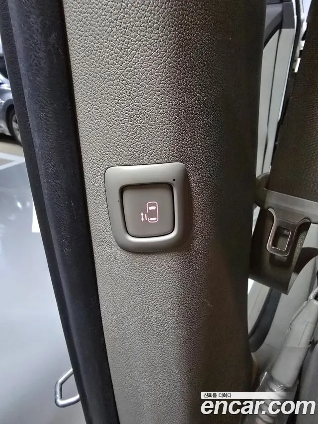 Kia Carnival 2016 thumb 11