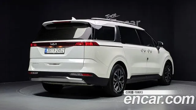 Kia Carnival 2023 thumb 2