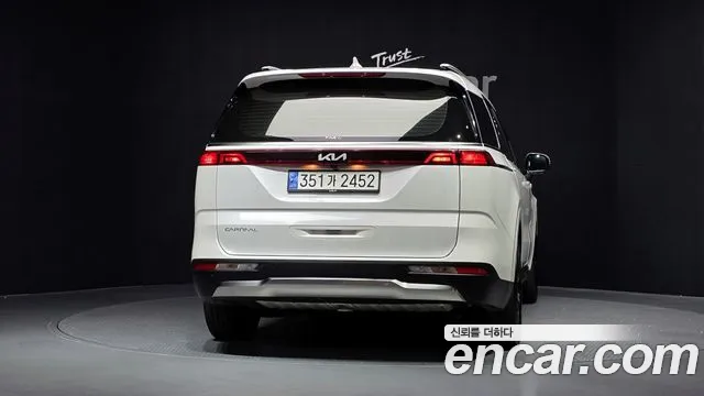 Kia Carnival 2023 thumb 4