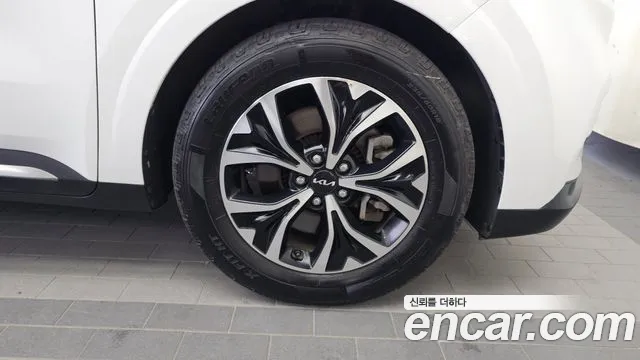 Kia Carnival 2023 thumb 5