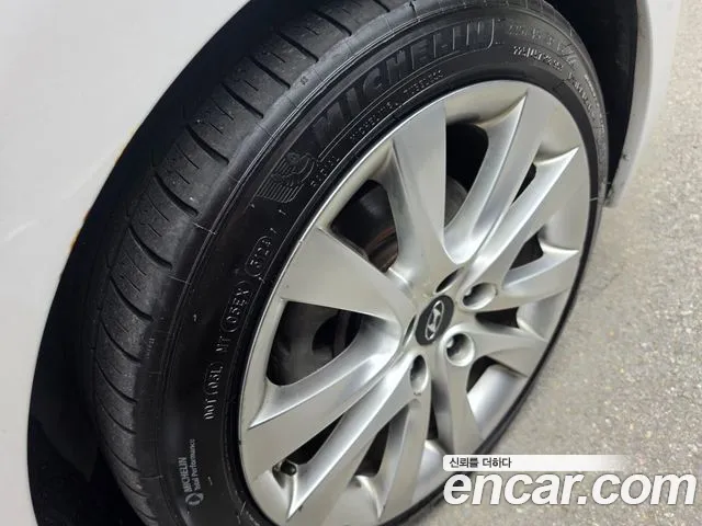 Hyundai i40 2013 thumb 6