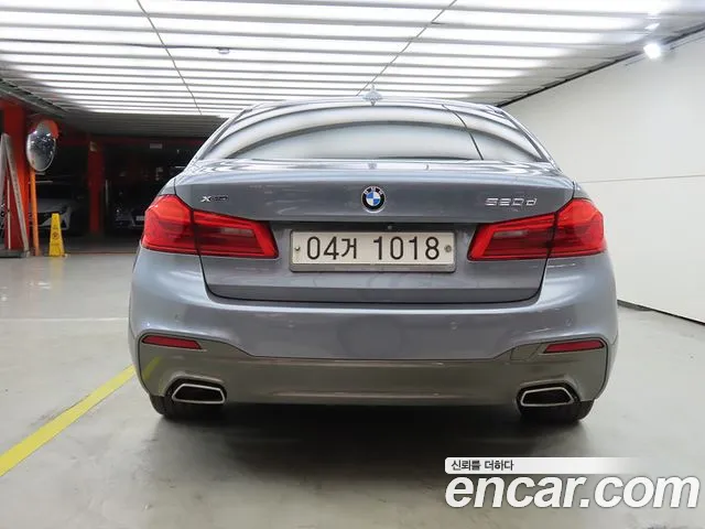 BMW 5-Series 2017 thumb 4