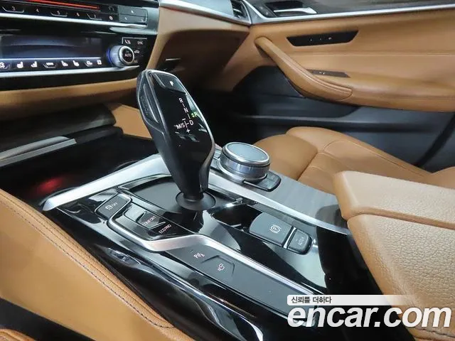 BMW 5-Series 2017 thumb 9