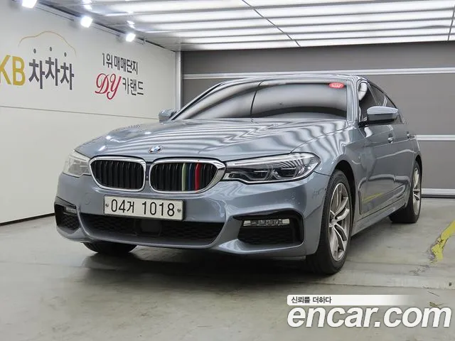 BMW 5-Series 2017 thumb 11