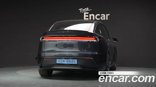 Tesla Model Y 2026 thumb 4