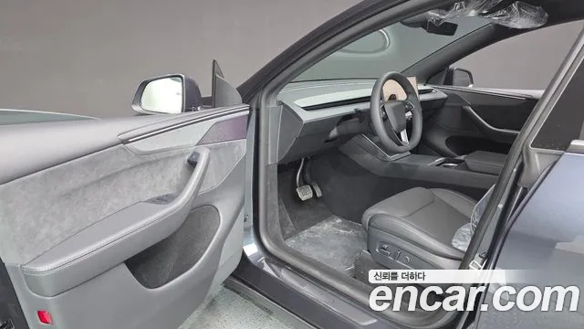 Tesla Model Y 2026 thumb 10