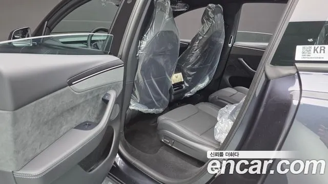Tesla Model Y 2026 thumb 12