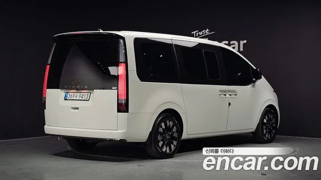 Hyundai Staria 2025 thumb 2