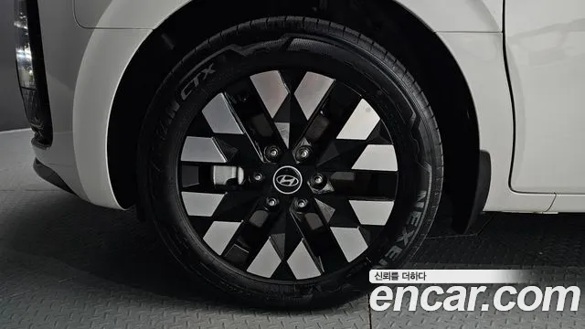 Hyundai Staria 2025 thumb 5