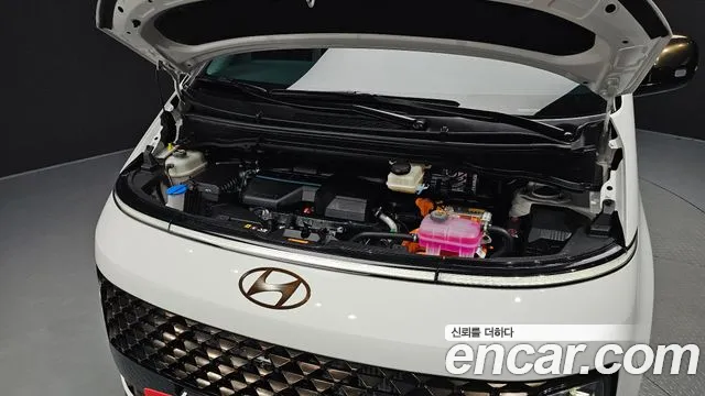 Hyundai Staria 2025 thumb 6