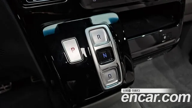 Hyundai Staria 2025 thumb 9