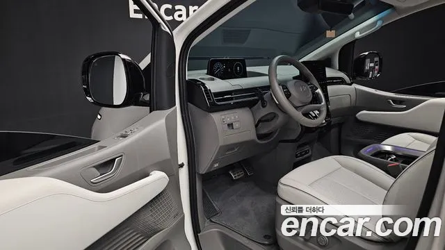 Hyundai Staria 2025 thumb 10
