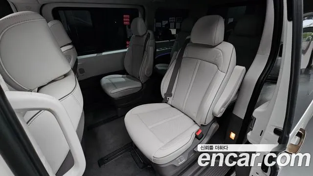 Hyundai Staria 2025 thumb 11