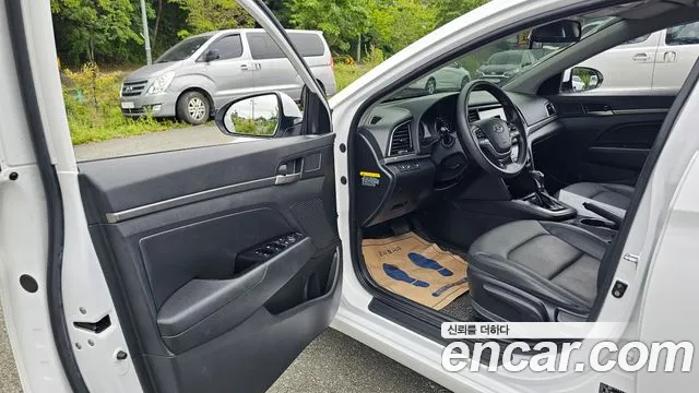 Hyundai Avante 2018 thumb 10