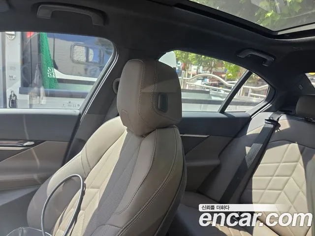 BMW 5-Series 2026 thumb 6