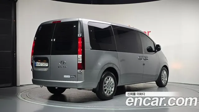 Hyundai Staria 2023 thumb 2