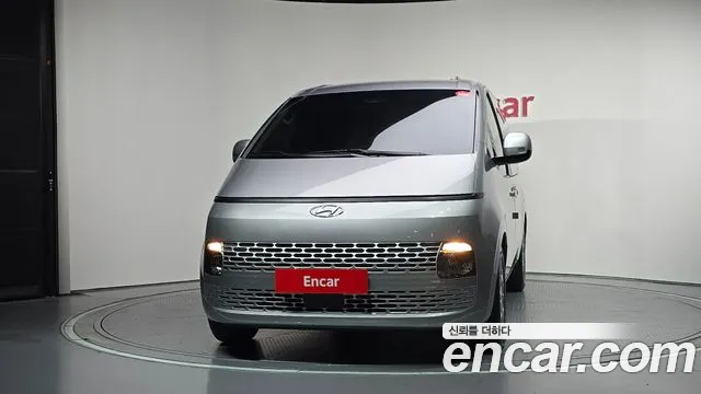 Hyundai Staria 2023 thumb 3