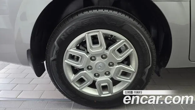 Hyundai Staria 2023 thumb 5